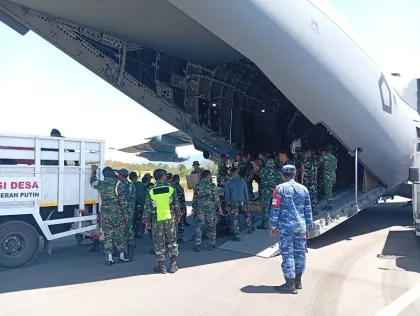 Hari ke-12 Penanganan Gempa NTT, TNI Kirim 925,638 Ton Bantuan.