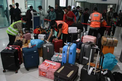 Berita Foto : Penerbangan di Bandara Tjilik Riwut Terdampak Kabut Asap