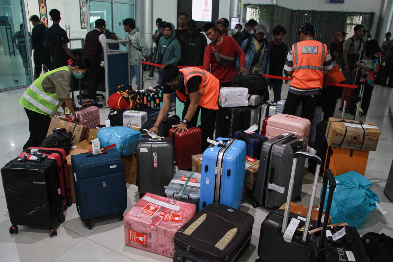 Foto: Penerbangan di Bandara Tjilik Riwut Terdampak Kabut Asap