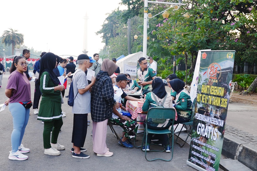 Berita Foto : Rayakan HUT ke-81 TNI, Warga Jakarta Dapat Pemeriksaan Kesehatan Gratis di 3 Lokasi.