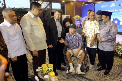 Berita Foto : BTN dan PHSI Serahkan Rumah Bagi 30 Pahlawan Bangsa