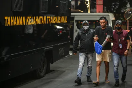 Berita Foto : Buronan kasus narkoba Bayu Wicaksono tiba di Bareskrim Polri