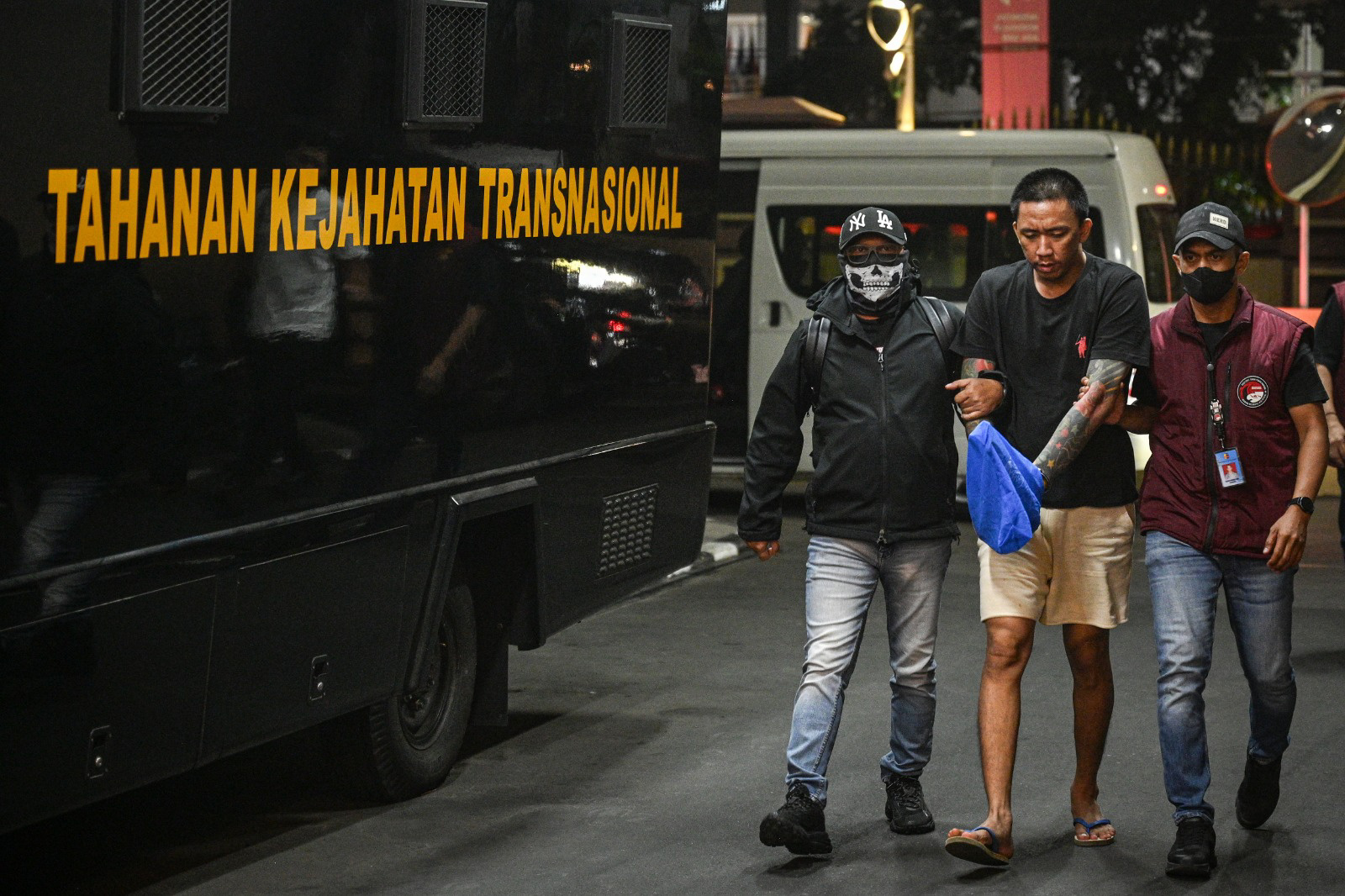 Foto: Buronan kasus narkoba Bayu Wicaksono tiba di Bareskrim Polri