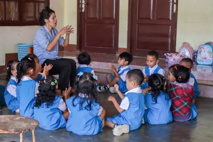 Berita Foto : Kembali Bersekolah Pascagempa, Siswa Belajar di Luar Kelas demi Antisipasi Susulan