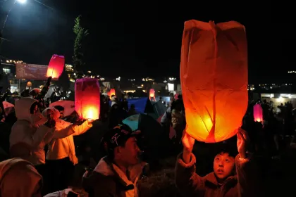 Penerbangan lampion Dieng Culture Festival 2026