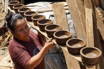 Berita Foto : Perkuat Ekonomi Kreatif, Sentra Kerajinan Tradisional Didorong Jadi Destinasi Wisata