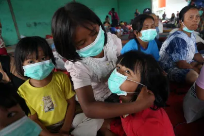 Posko Pengungsian Disiapkan, 650 Warga Kuta Tengah Dievakuasi Usai Sinabung Erupsi