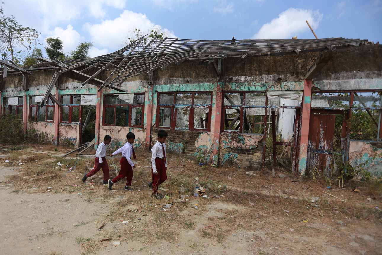 Foto: Sekolah Rusak, Aktivitas Belajar Siswa di Bangkalan Terganggu