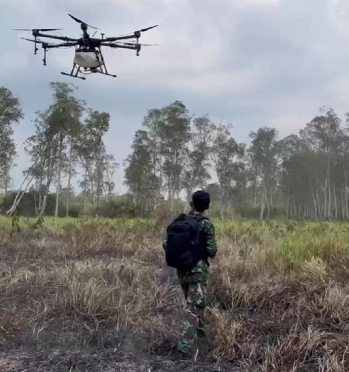 Berita Foto : Cegah Karhutla, TNI Intensifkan Patroli Udara di Taman Nasional Way Kambas.