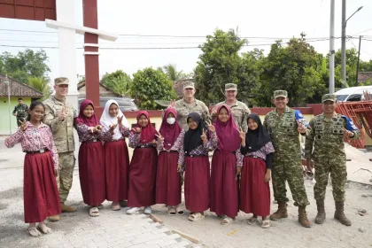 Berita Foto : Encap SGS 2026 Buktikan Komitmen TNI Bersama Negara Bangun Fasilitas Pendidikan Untuk Masyarakat Di Martapura.