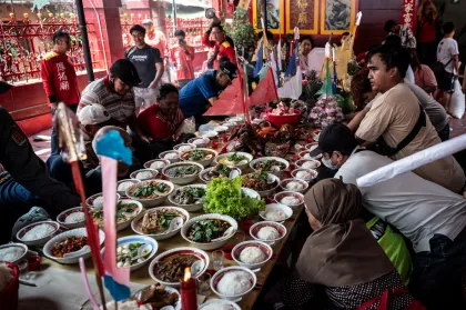 Tradisi Sembahyang Rebutan di Semarang