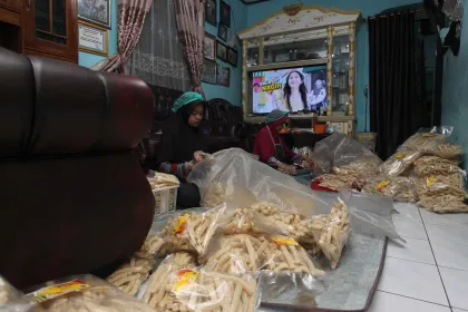 Kerupuk Rambak Rizqiku, Kisah Perjuangan UMKM Lancar Barokah Pendampingan YDBA Menembus Pasar 