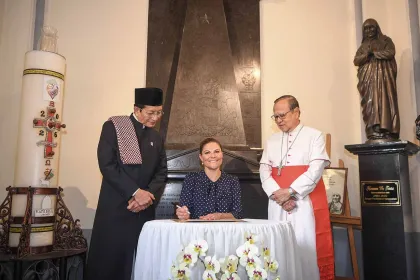 Berita Foto : Putri Mahkota Swedia Victoria Sambangi Gereja Katedral