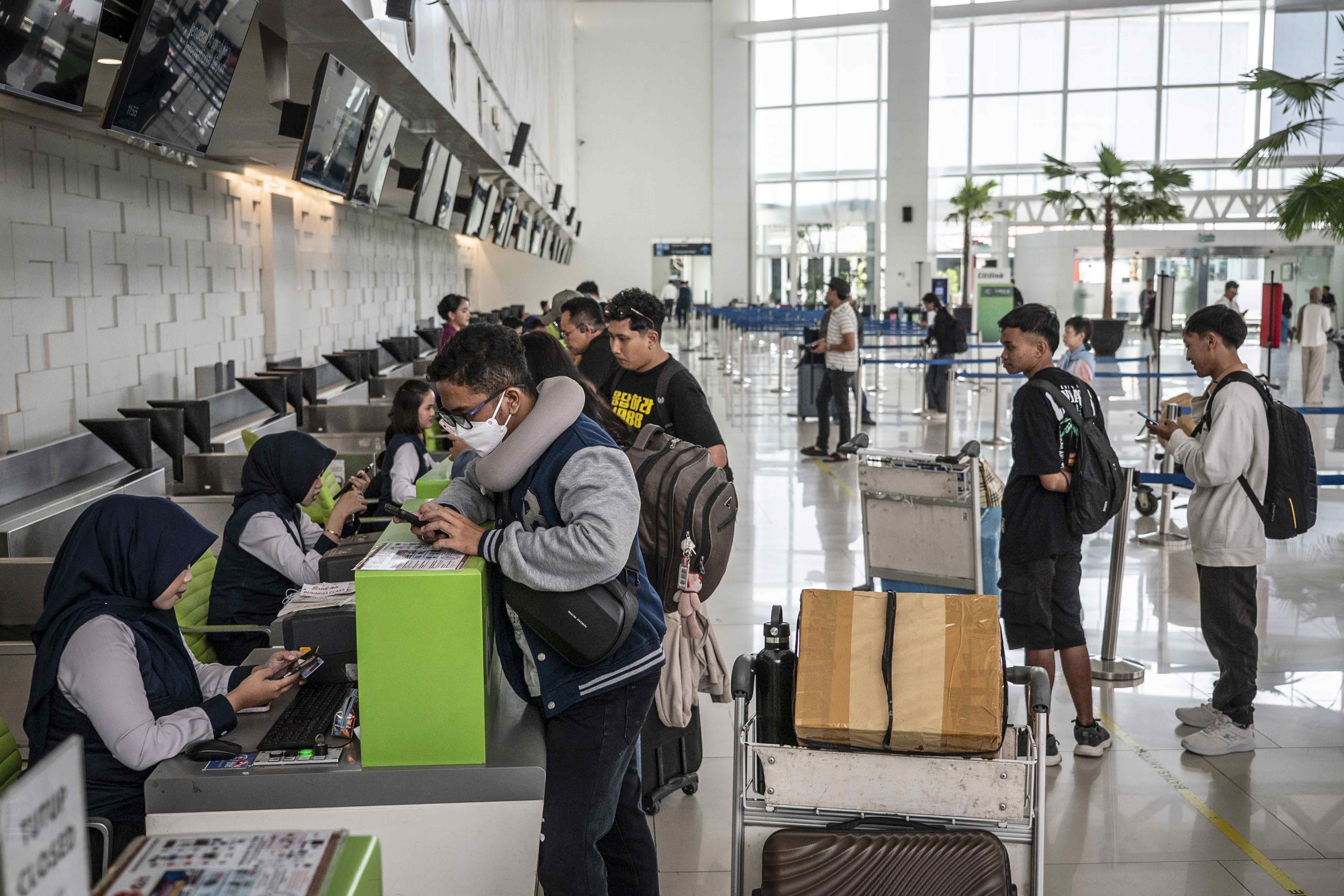 Foto: Jaga Mobilitas Penumpang, Pemerintah Operasikan 5 Bandara Alternatif 24 Jam Imbas Erupsi Anak Krakatau
