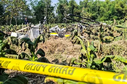 Berita Foto : Kecelakaan pesawat latih di Blora