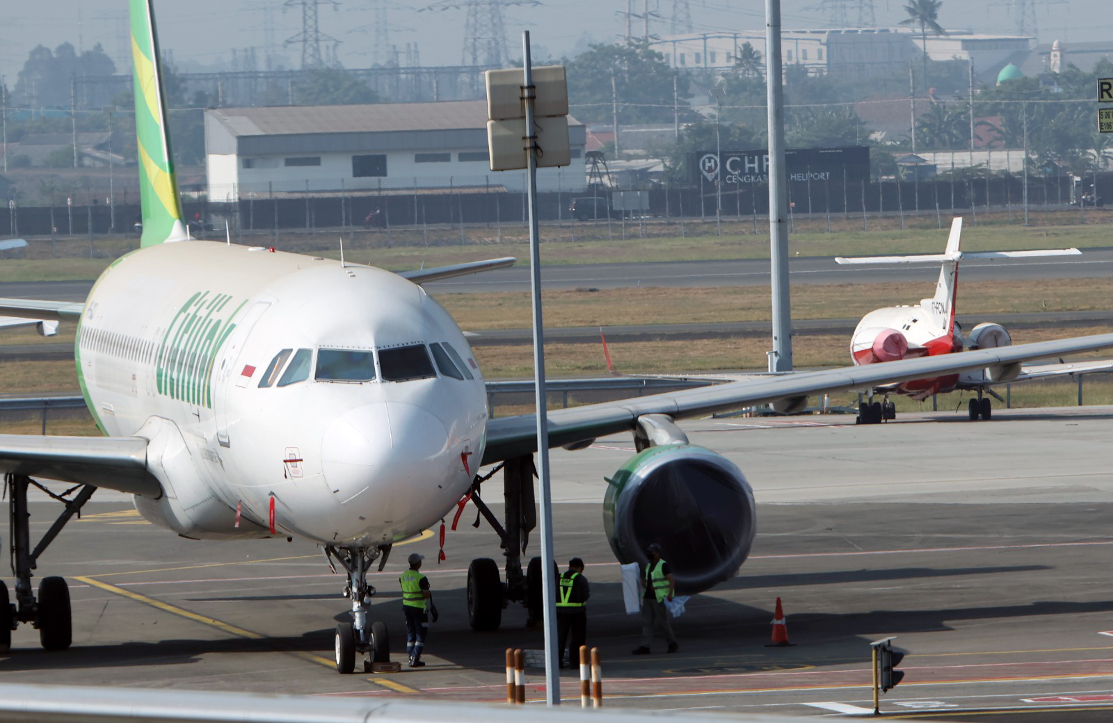 Foto: Penutupan mesin pesawat di Bandara Soekarno Hatta