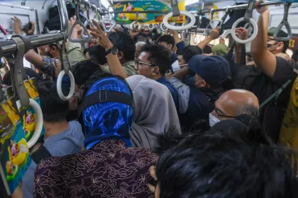 Berita Foto : Jumlah pembatalan perjalanan KRL Bogor Line bertambah