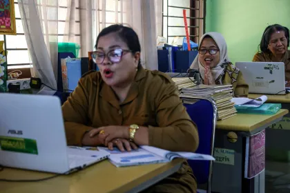 Berita Foto : Sekolah di Bekasi baru terapkan Pembelajaran Jarak Jauh