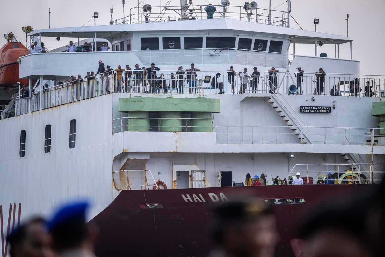 Foto: MV Haida Evakuasi 69 Penumpang KMP Virgo Transport 8 ke Banjarmasin