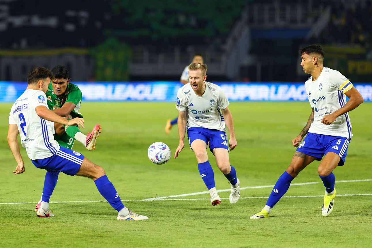 Foto: Persebaya Tundukkan PSIM Yogyakarta dengan Skor 1-0