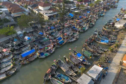 Berita Foto : Nelayan Menghentikan Aktivitas Melaut karena Cuaca Buruk