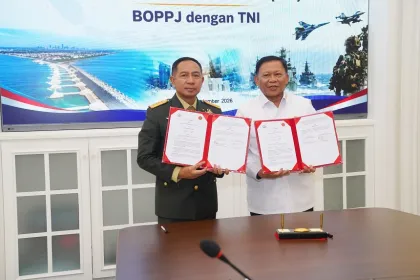 Berita Foto : Panglima TNI Tandatangani Nota kesepahaman Dengan Kepala Badan Otorita Pengelola Pantai Utara Jawa.