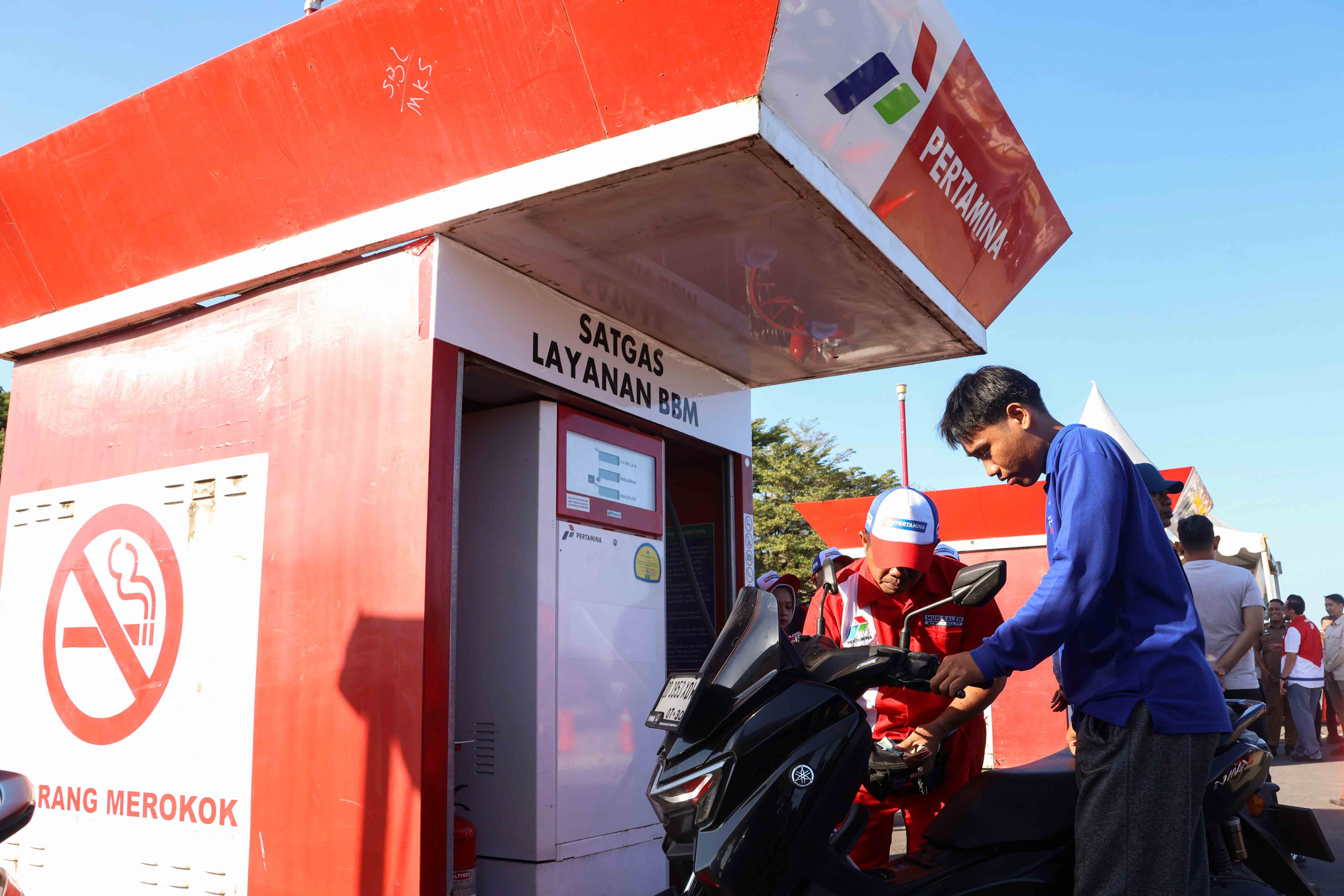 Foto: SPBU Modular Dibuka untuk Mengurai Antrean BBM di Makassar