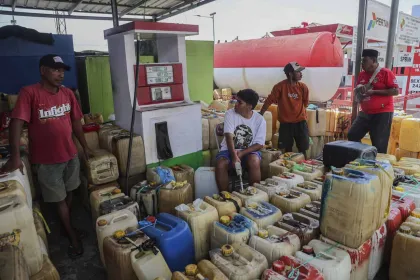 Berita Foto : Ketersediaan BBM Bersubsidi bagi Nelayan Kecil Ternate