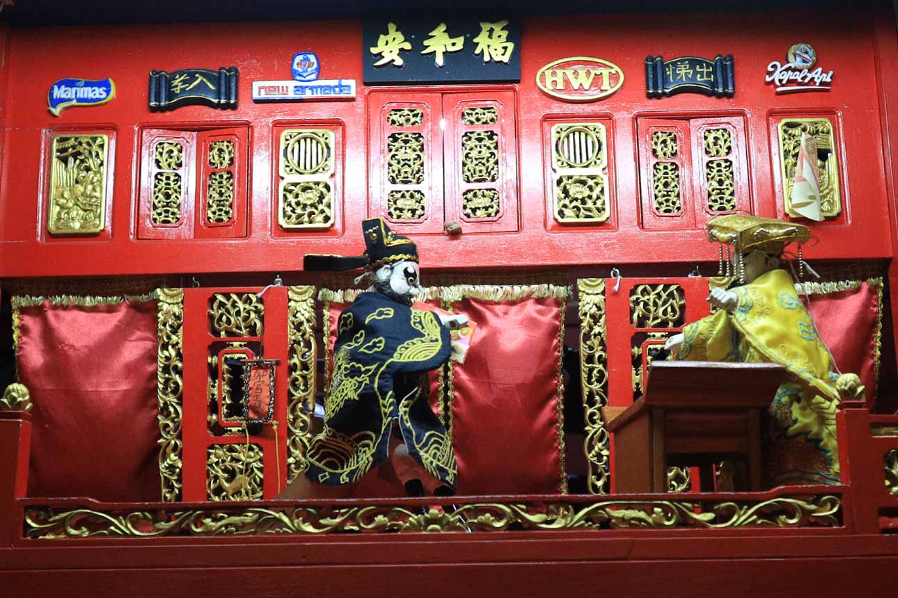 Foto: Pentas Wayang Potehi di Klenteng Cagar Budaya Lestarikan Seni Tionghoa