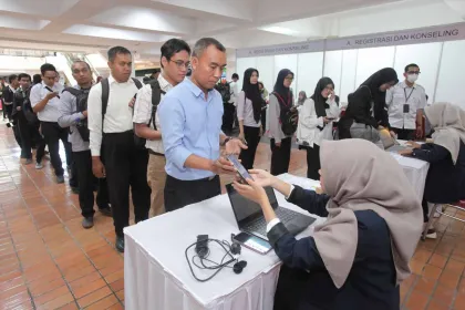 Berita Foto : Pemkot Surabaya Gelar Bursa Kerja, Prioritaskan Keluarga Miskin dan Pramiskin
