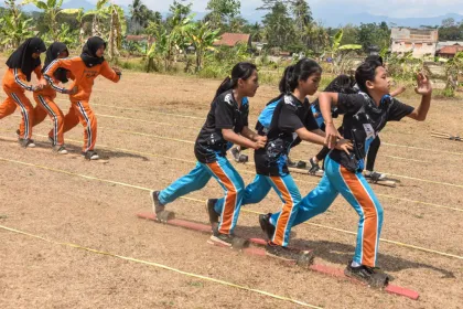 Berita Foto : Pelestarian olahraga tradisional anak di Ciamis