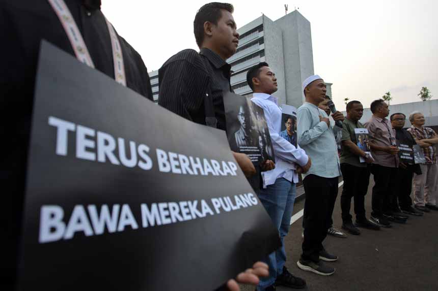 Foto:  Gelar Doa Bersama, KWP Masih Berharap 5 Jurnalis dan 3 ABK Bisa Diketemukan