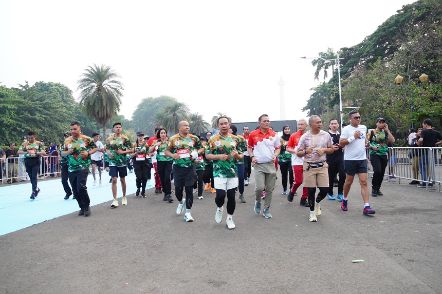 15.965 Pelari Padati Monas, TNI Run 2026 Semarakkan HUT k...