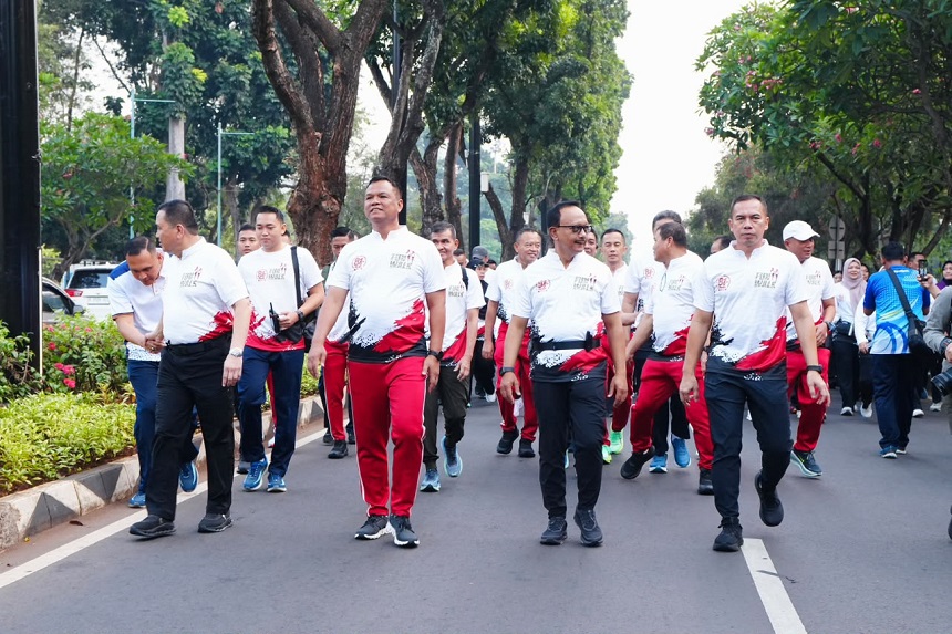 Foto: Bukan Sekadar Jalan Santai, 10 Ribu Peserta Satukan Langkah di HUT TNI.