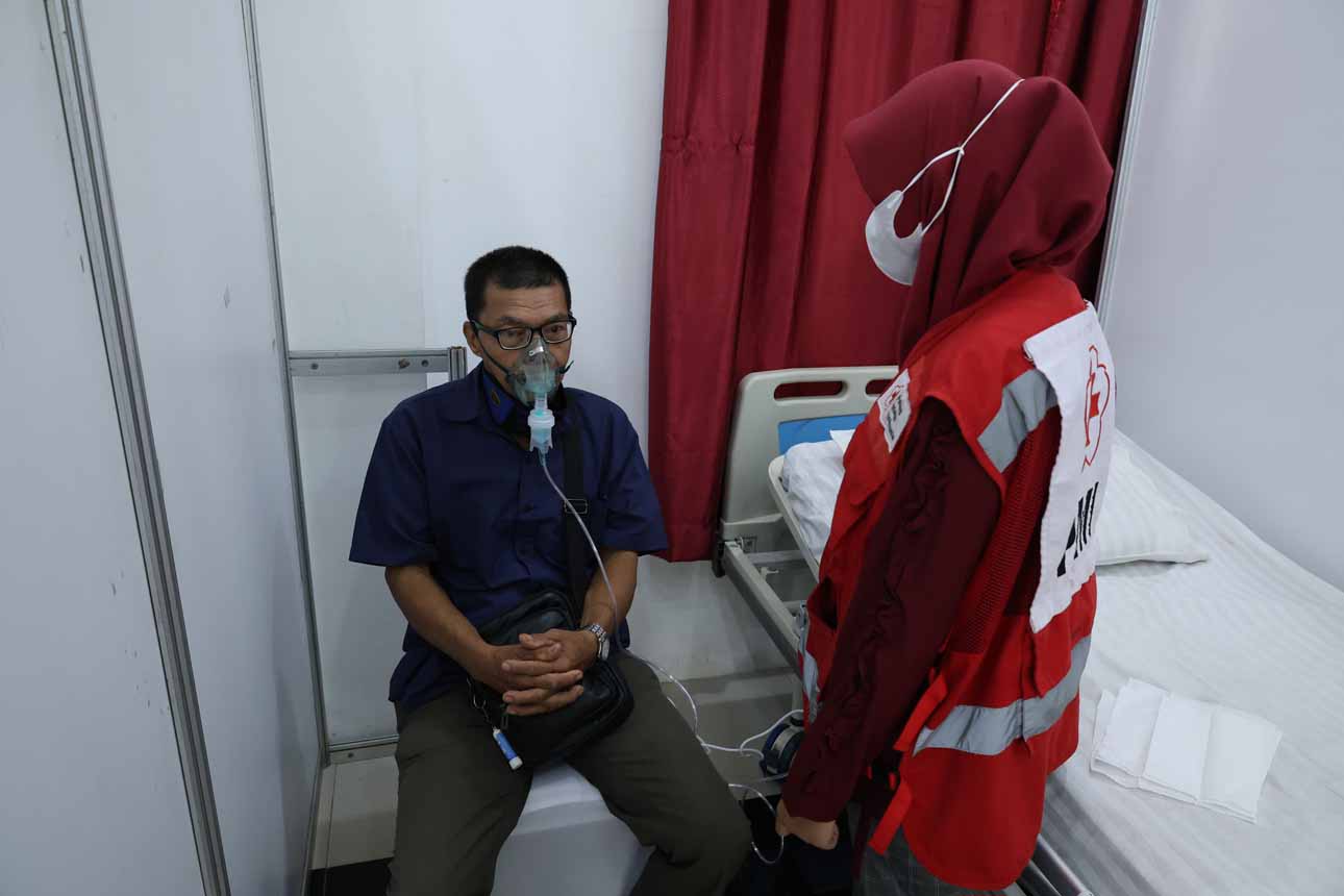 Foto: Jaga Kesehatan Warga Terdampak Kabut Asap, BI Kalbar Bersama PMI Gelar Pemeriksaan Kesehatan