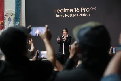 Realme 16 Pro Harry Potter Edition Resmi Meluncur, Membawa Teknologi Perubahan Warna Pertama di Dunia