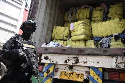 Berita Foto : Bea Cukai Sita Barang Impor Ilegal Senilai Rp27,3 Miliar