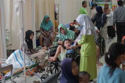 Berita Foto : Dugaan Keracunan Massal di Batang, Penanganan Medis Dilakukan