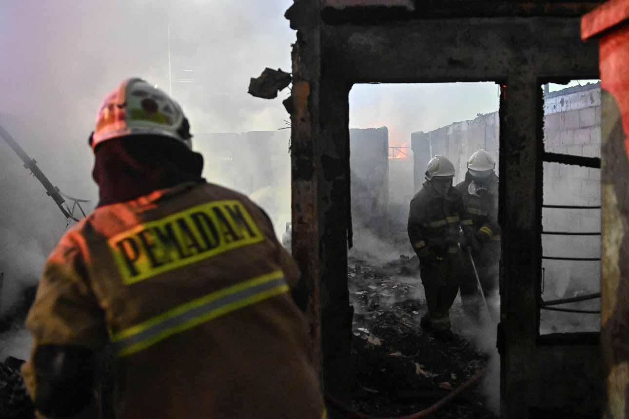 Foto: Kebakaran Melanda Kebayoran Lama, 128 Personel Dikerahkan