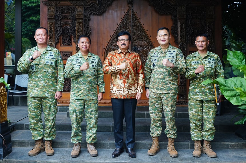 Foto: Merawat Silaturahmi, Kas Kohanudnas Silaturahmi Dengan Mantan Panglima TNI.