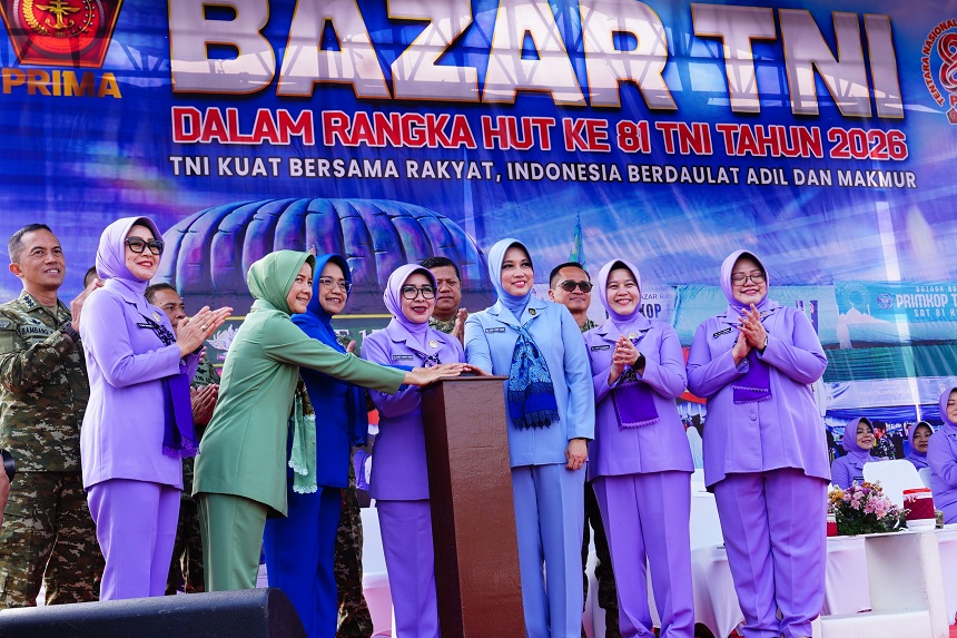 Waketum Dharma Pertiwi Buka Bazar TNI, Semarakkan HUT ke-81 TNI.