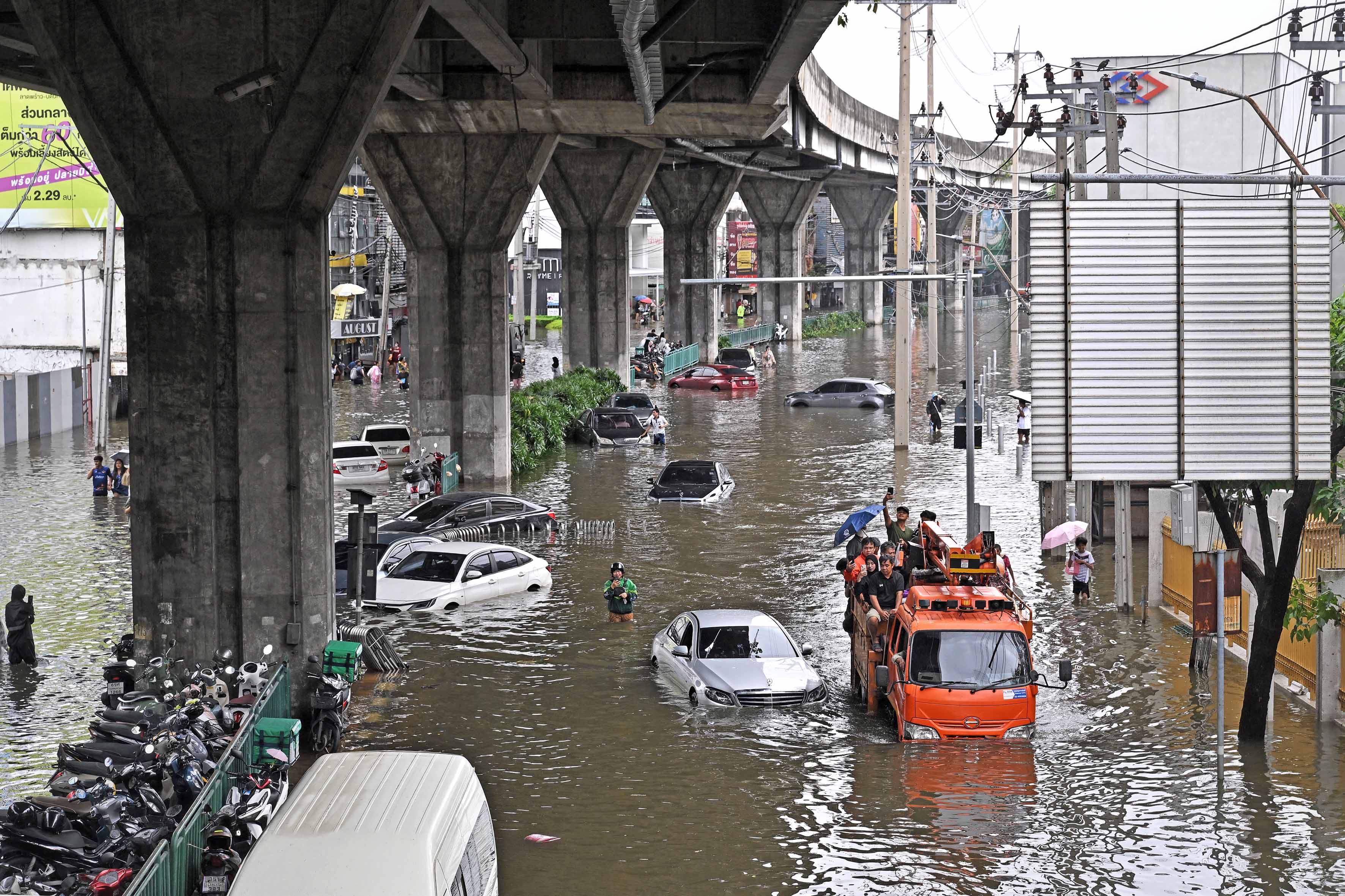 Banjir Rendam Bangkok