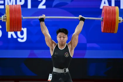 Rahmat Erwin Abdullah Rebut Emas Angkat Besi Putra 75 Kg Asian Games 2026