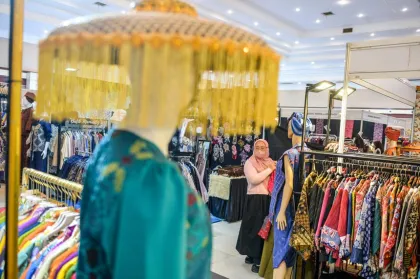 Berita Foto : Festival Batik, Tenun, dan Bordir Nusantara di Bandung Meriahkan Hari Batik Nasional