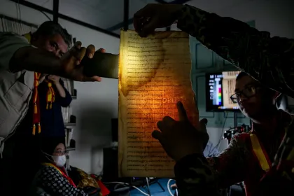 Alih media digital manuskrip koleksi Keraton Solo