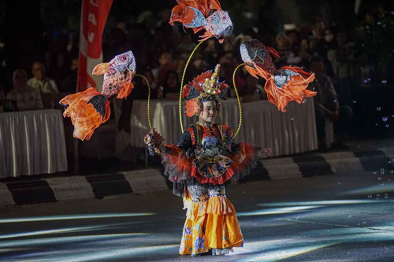 Foto: Batik Night Carnival Meriahkan Hari Batik Nasional di Pekalongan
