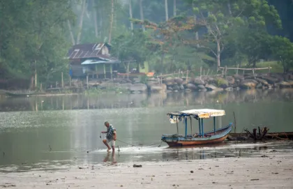 Pendangkalan Muara Batang Anai Persulit Kapal Nelayan Bersandar
