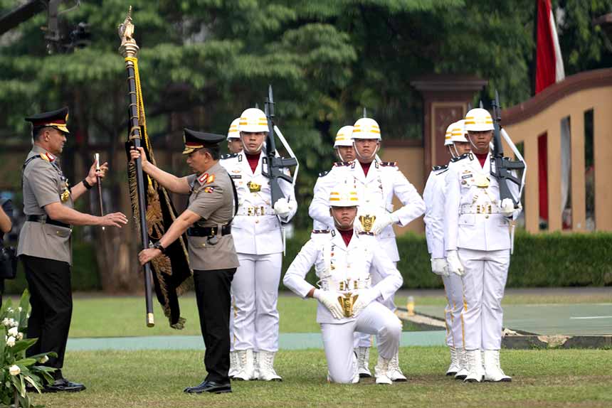 Polri Gelar Upacara Serah Terima Panji Tribrata
