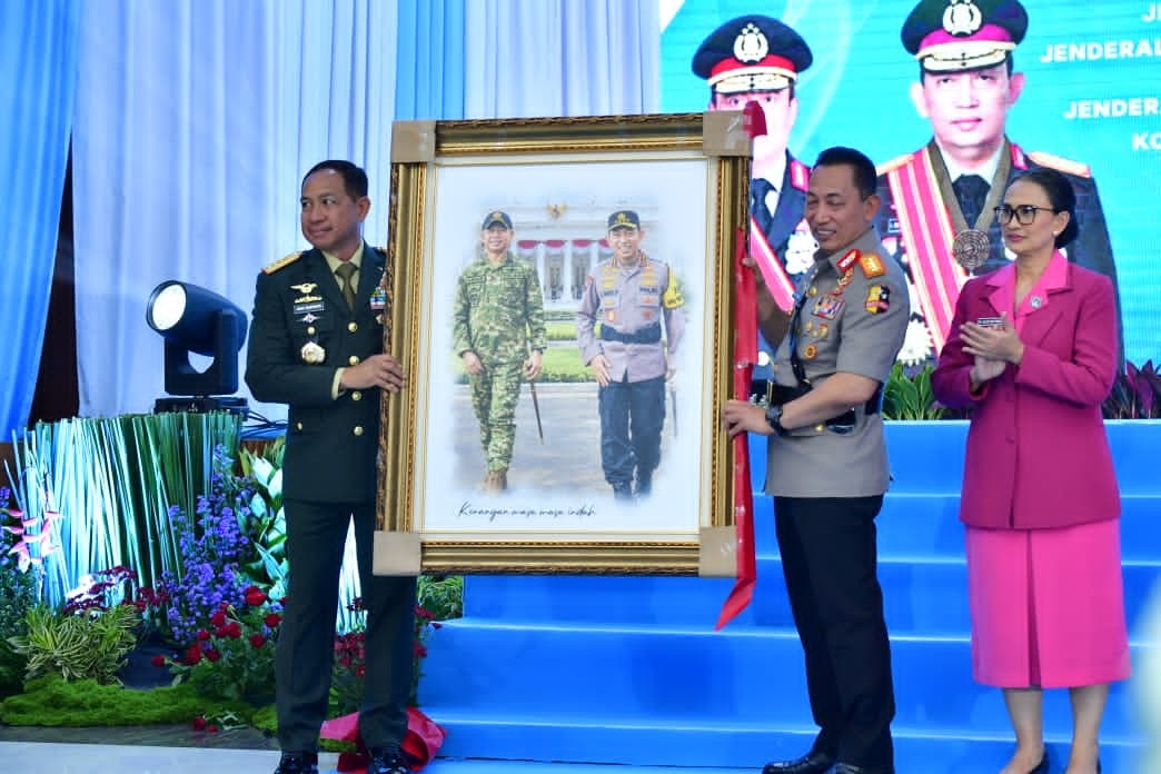 Panglima TNI Hadiri Pisah Sambut Kapolri, Perkuat Sinergi TNI-Polri.