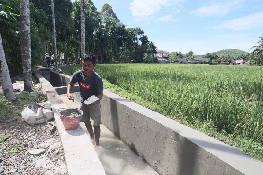 Berita Foto : Percepatan Pemulihan Irigasi Pascabencana di Aceh Selatan
